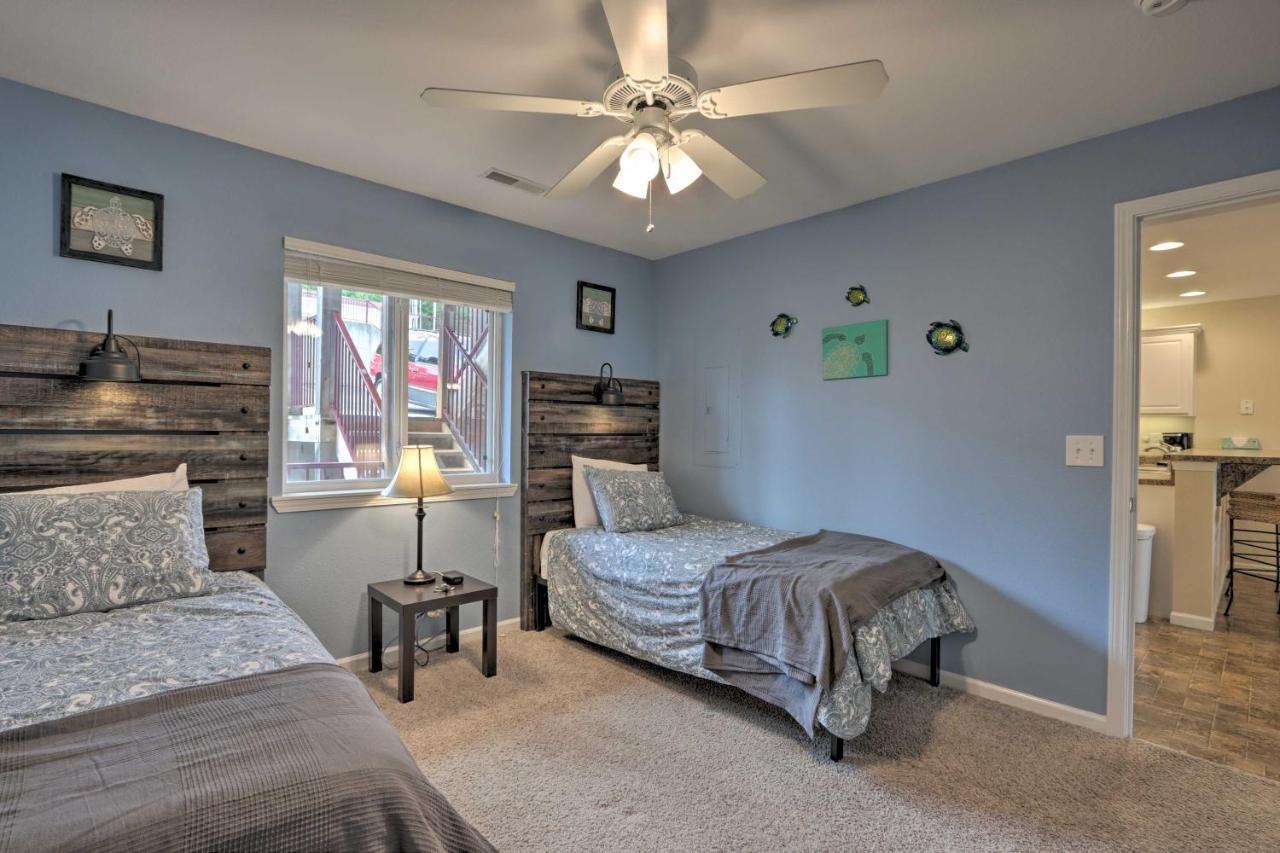 The Lake Escape With Balcony And Pool Access! Camdenton Bagian luar foto